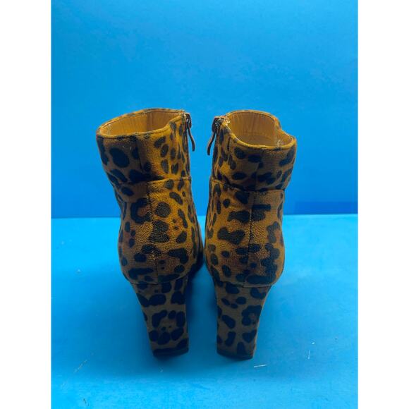 Weeboo Women's Size 8.5 Animal Print Brown Ankle Booties Boots Side Zip - Picture 7 of 11